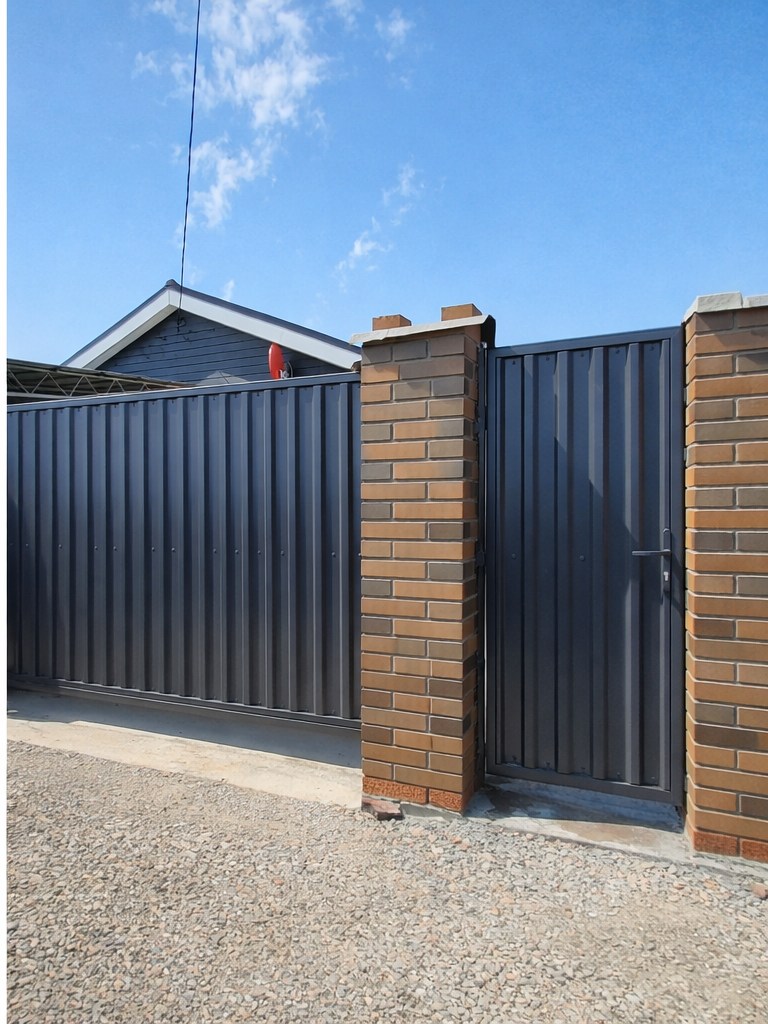 Откатные ворота с калиткой